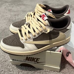 Nike Men's Cream and Brown Sneakers